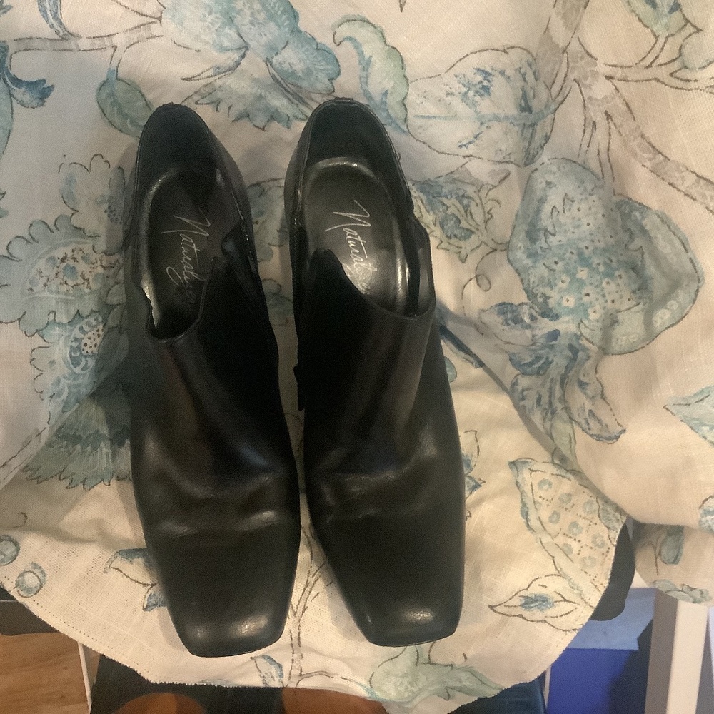 Ladies, sexy black high heeled booties (size 6)